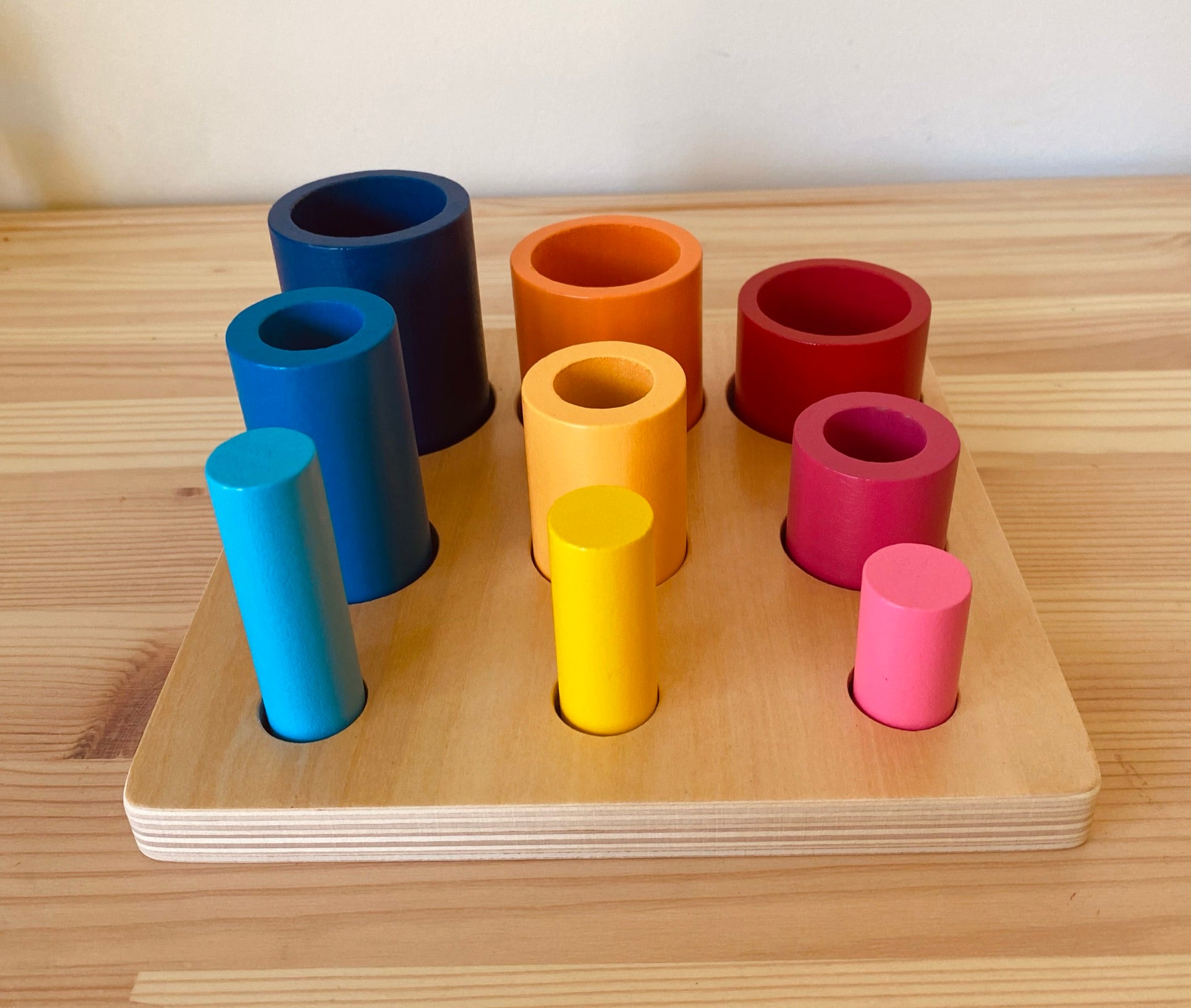 Montessori nesting cylinder board