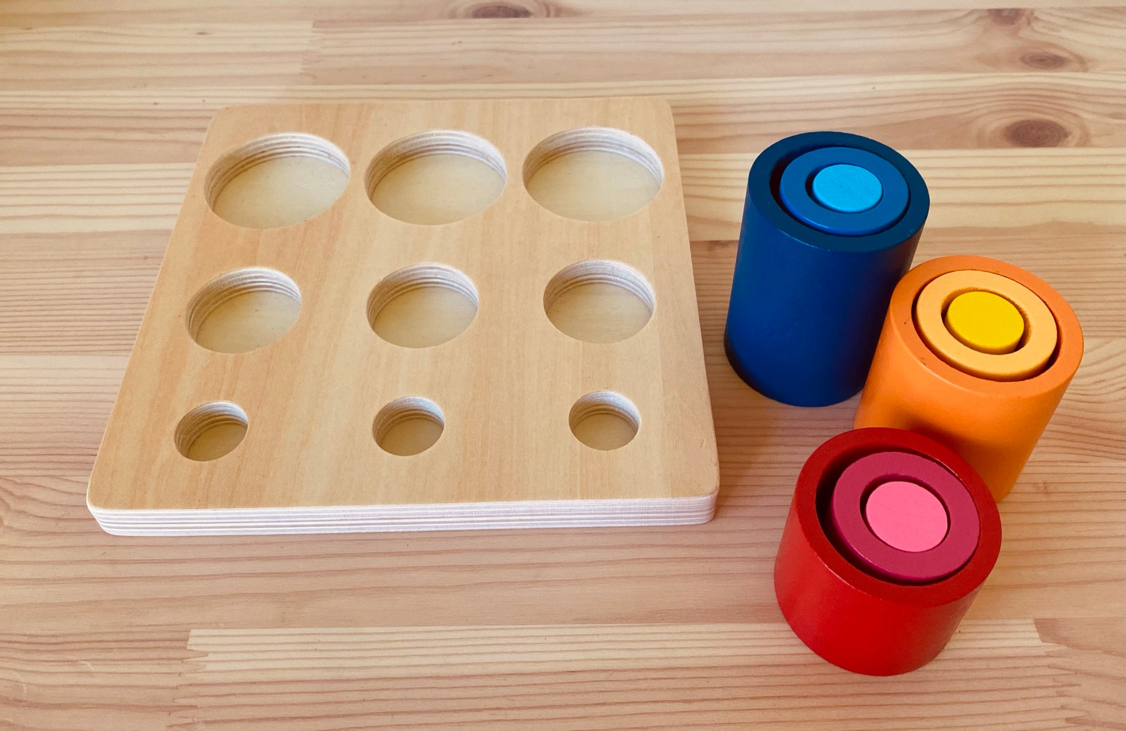 Montessori nesting cylinder board